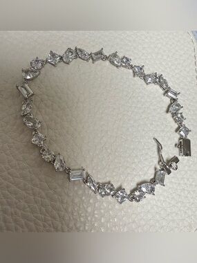 18k White Gold Filled Clear Crystal Tennis Bracelet - Mixed Cuts - size 7 *NEW